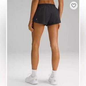 Lululemon Hotty Hot Low-Rise Lined Short 2.5"